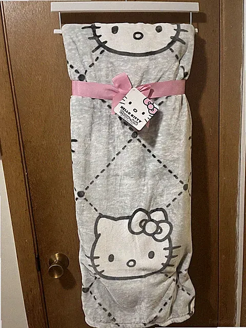 Hello Kitty Gray Diamond Throw 60x 70